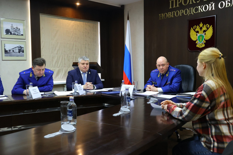 Заместитель Генерального прокурора Российской Федерации Алексей Захаров провел личный прием граждан в Новгородской области. Заместитель Генерального прокурора Российской Федерации Алексей Захаров провел личный прием граждан в Новгородской области.